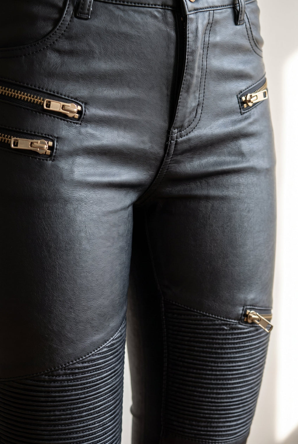 Women's Stylish Skinny Moto Jeans - detail closeup