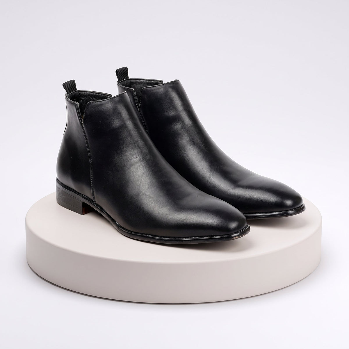 Men's Sleek Leather Chelsea Boots - Black