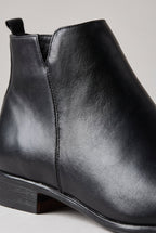 Men's Sleek Leather Chelsea Boots - detail closeup