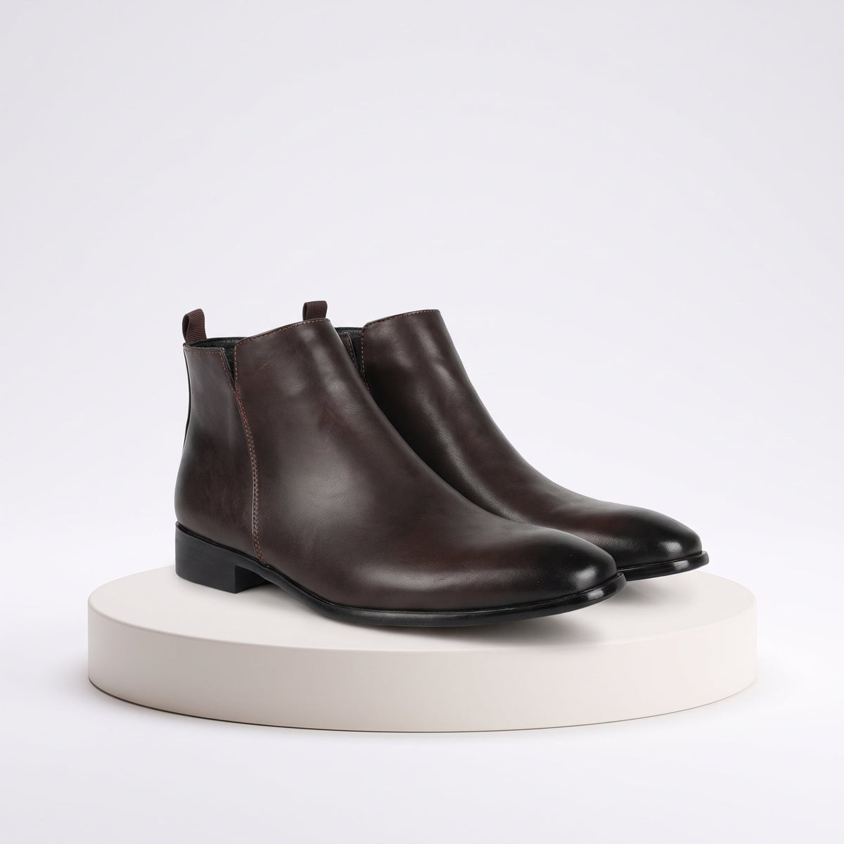 Men's Sleek Leather Chelsea Boots - Coffee